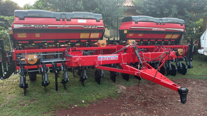 Implemento agrícola Morgenstern em campo